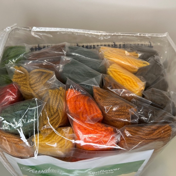 NEW Herrschners Sunflower LATCH HOOK KIT RUG COMPLETE 40” X 27” - Picture 3 of 16